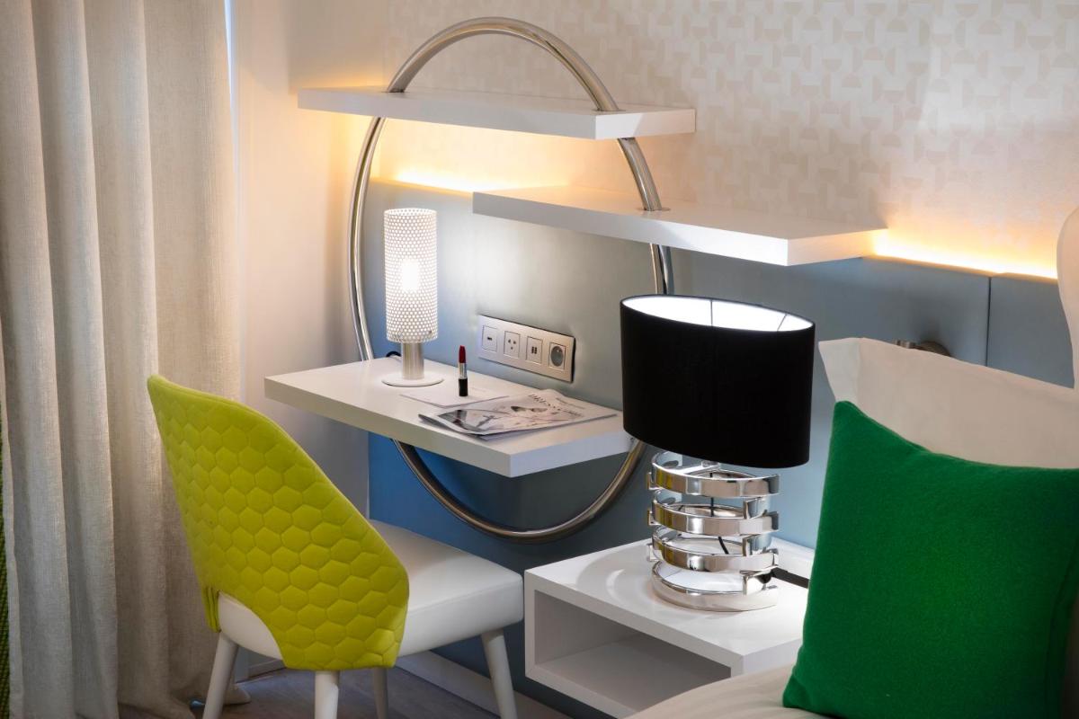 Cuisine ou kitchenette dans l'établissement Hôtel Dress Code