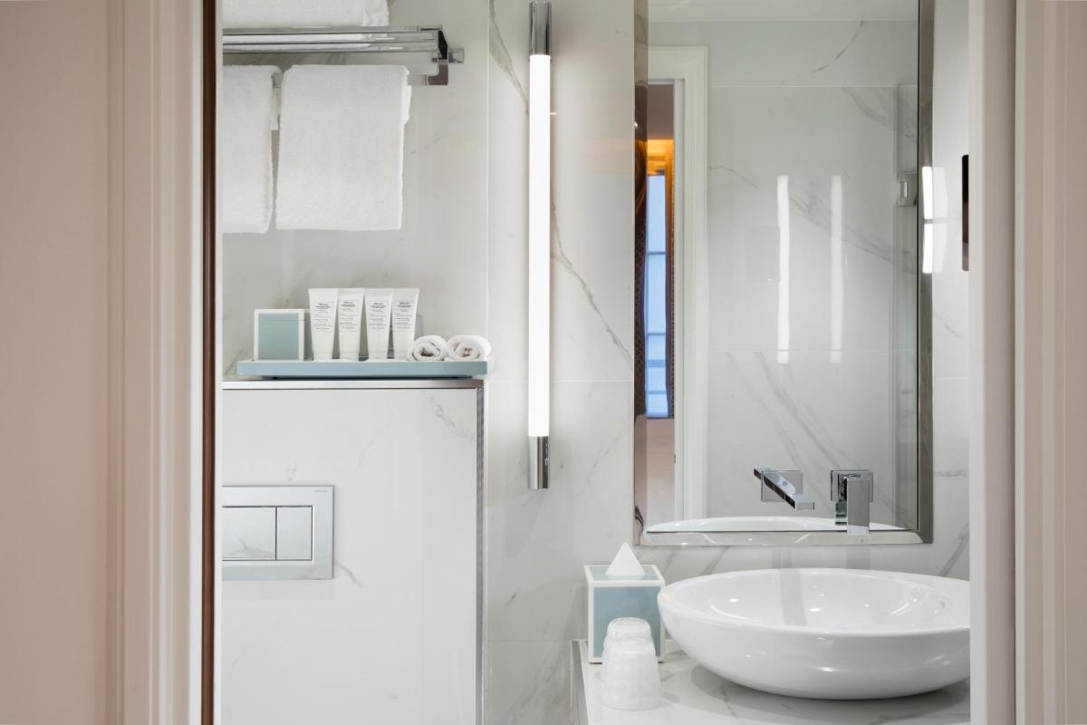Salle de bains dans l'établissement Hôtel Dress Code