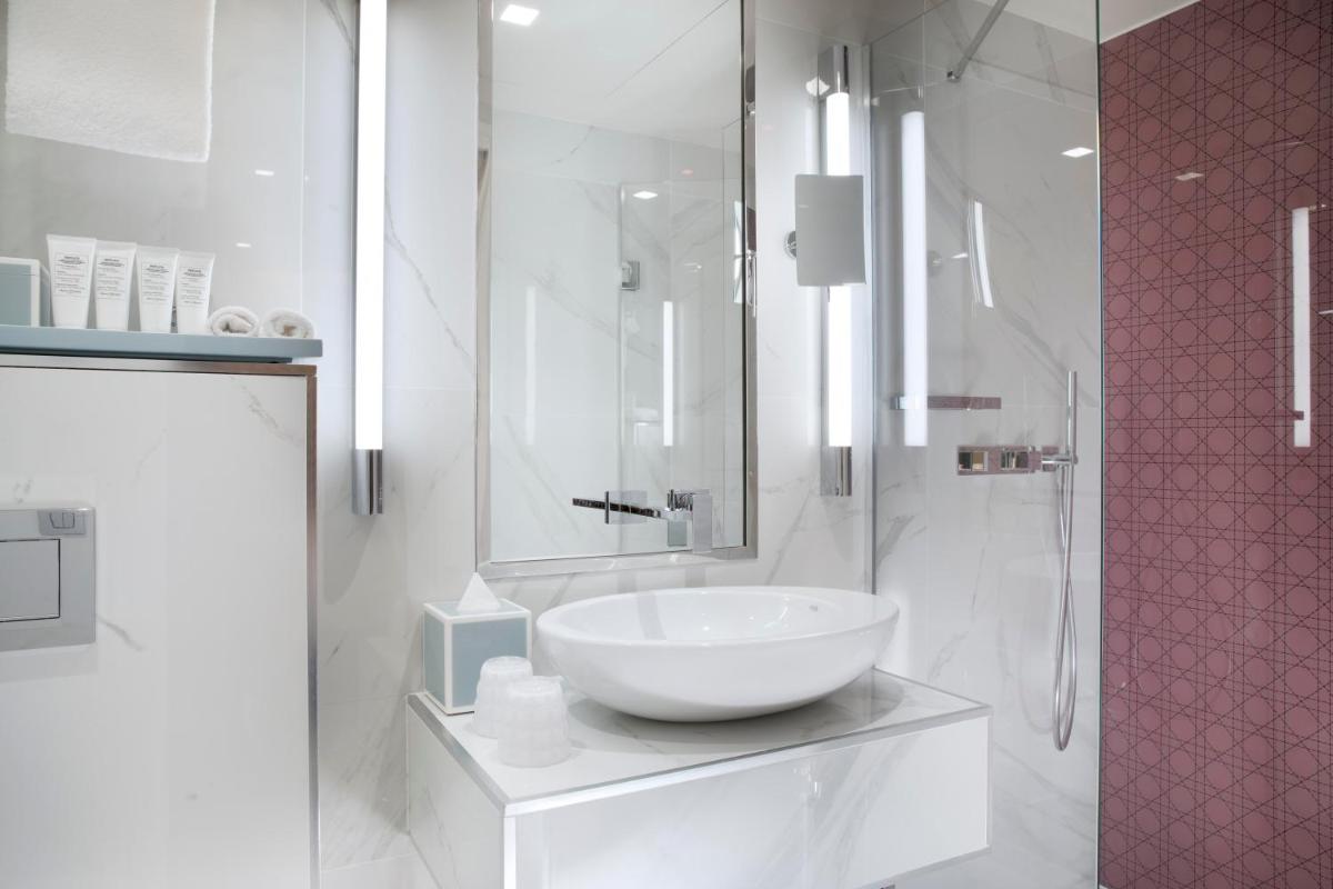 Salle de bains dans l'établissement Hôtel Dress Code