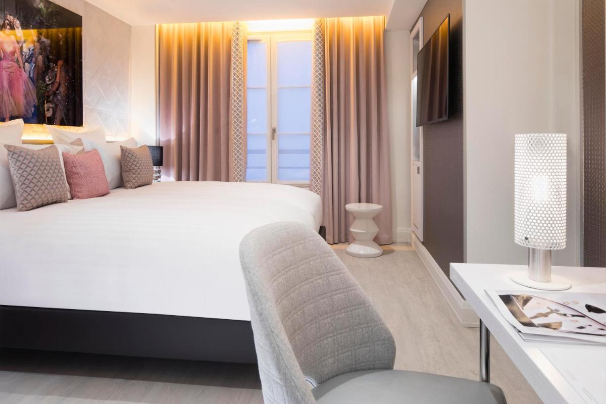 Un ou plusieurs lits dans un hébergement de l'établissement Hôtel Dress Code