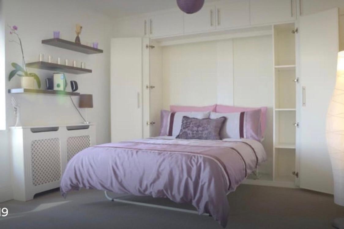 "New entire flat Zone2 - 20min to Central" - Housity