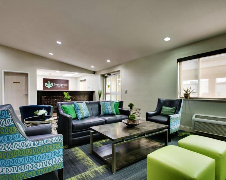 EverSpring Inn & Suites - Housity