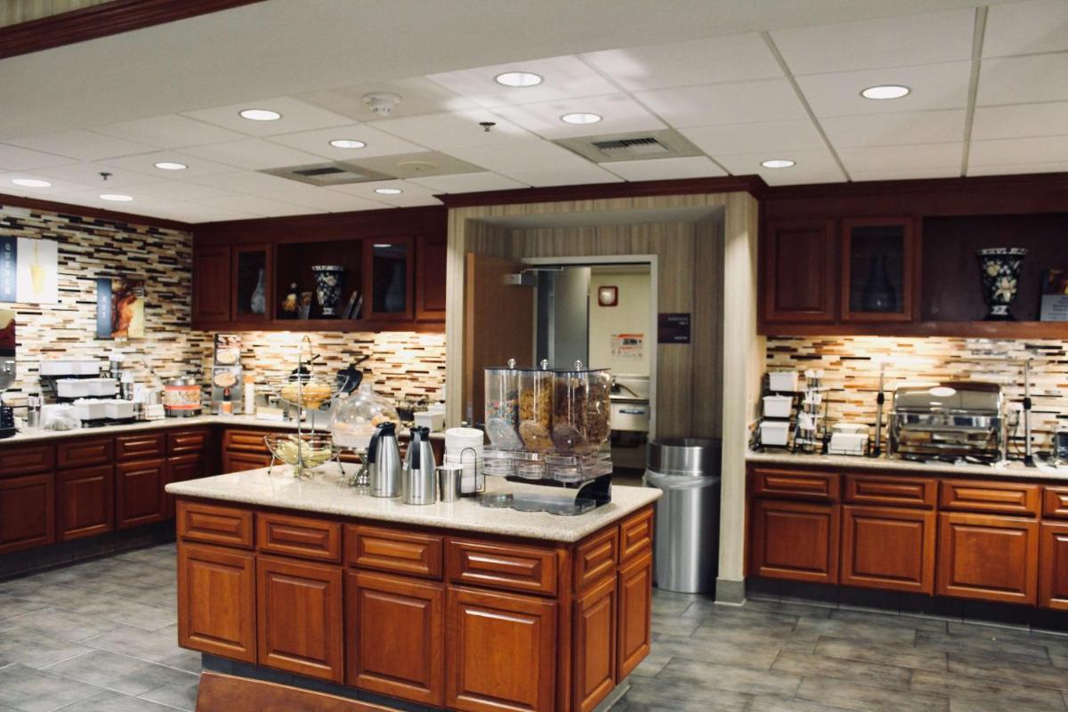 Best Western Plus Arrowhead Hotel - Housity