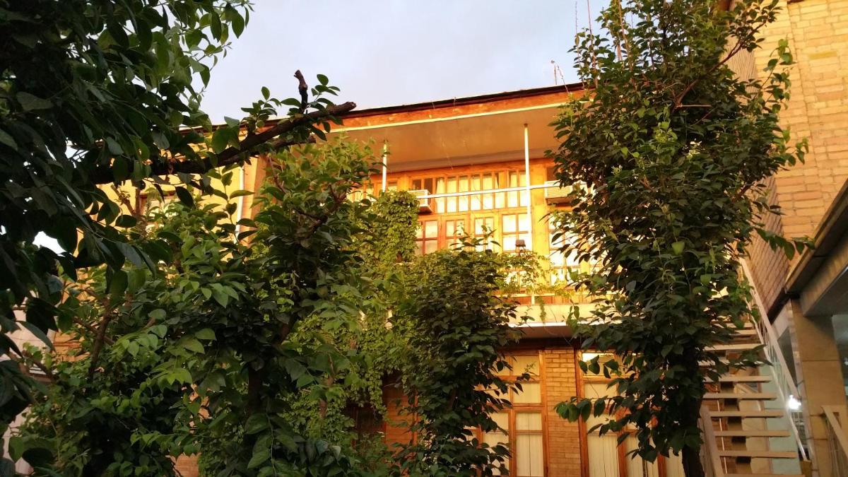 Gulnara Guesthouse - Housity