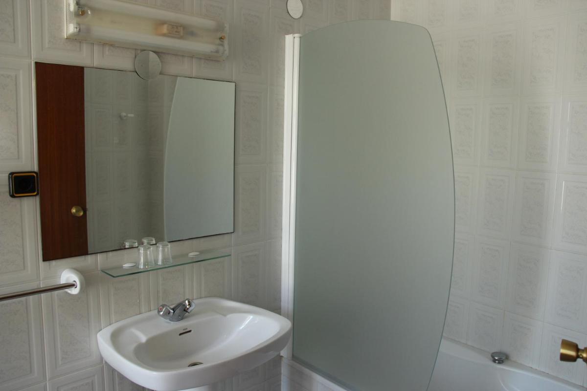 Hotel Vazquez Diaz - Housity