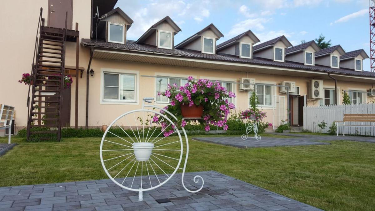 Gostinichny Kompleks Podsolnukhi - Housity