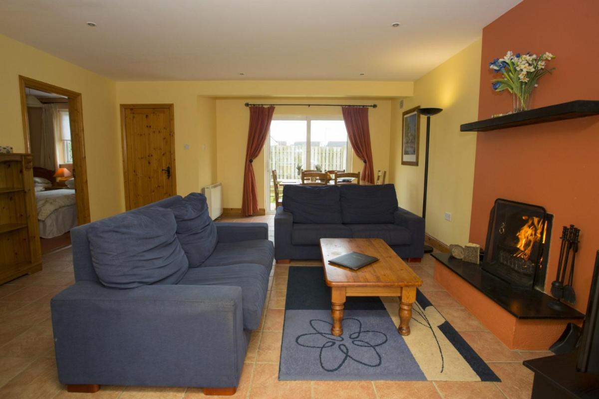 Willow Grove Holiday Homes No. 4 - Housity