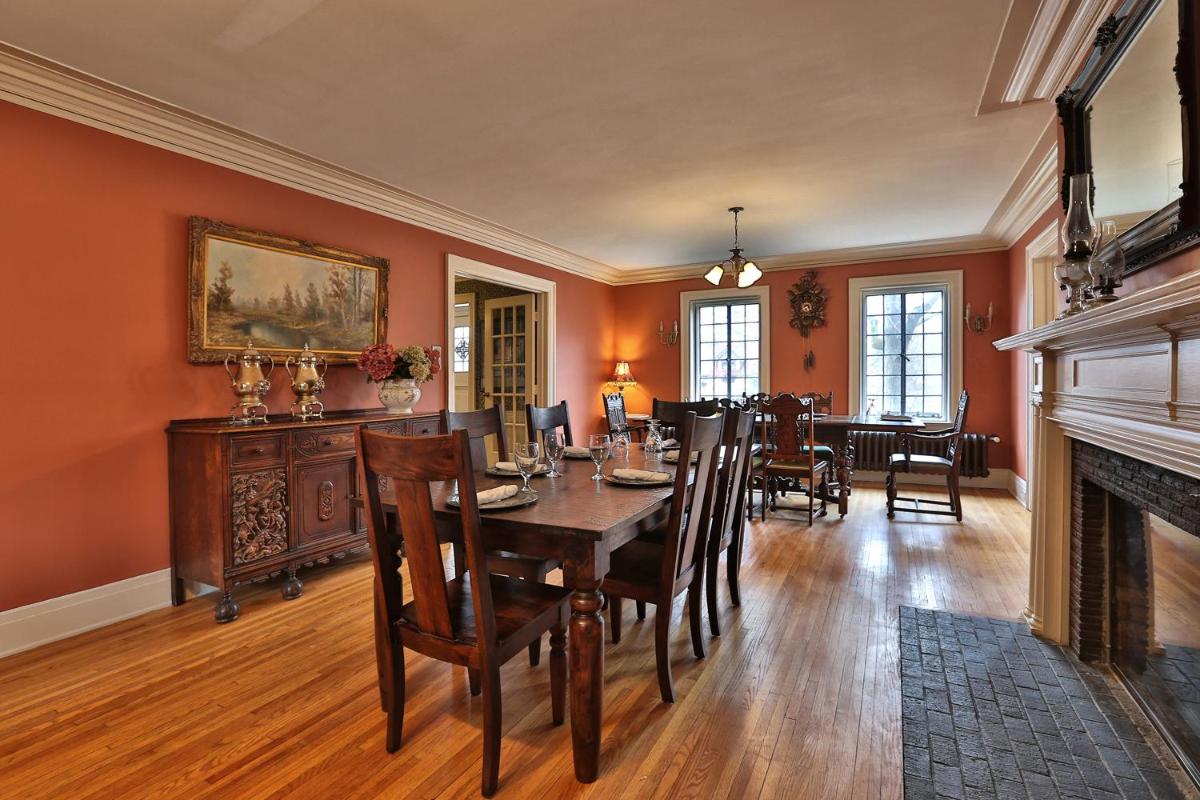 Stone Chalet Bed & Breakfast Inn - Housity