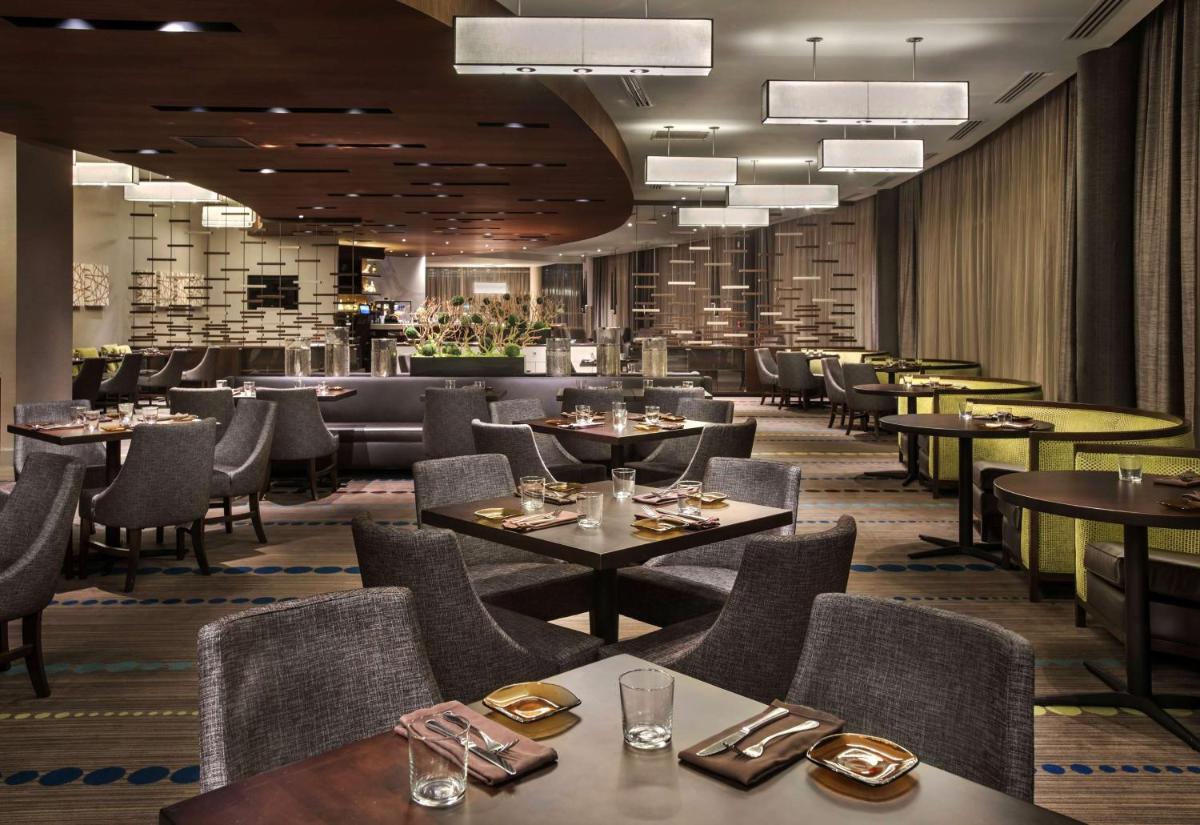 Hyatt Regency Pittsburgh International Airport - Housity