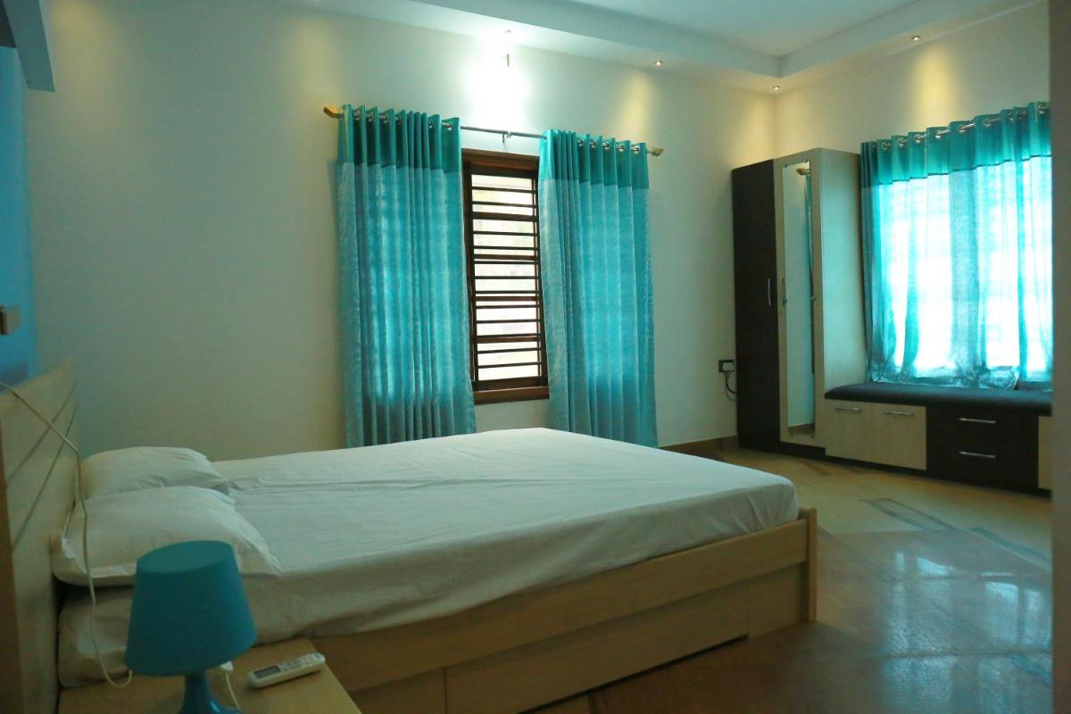 Shamrock Home Stay (5-Bedroom Bungalow) - Housity