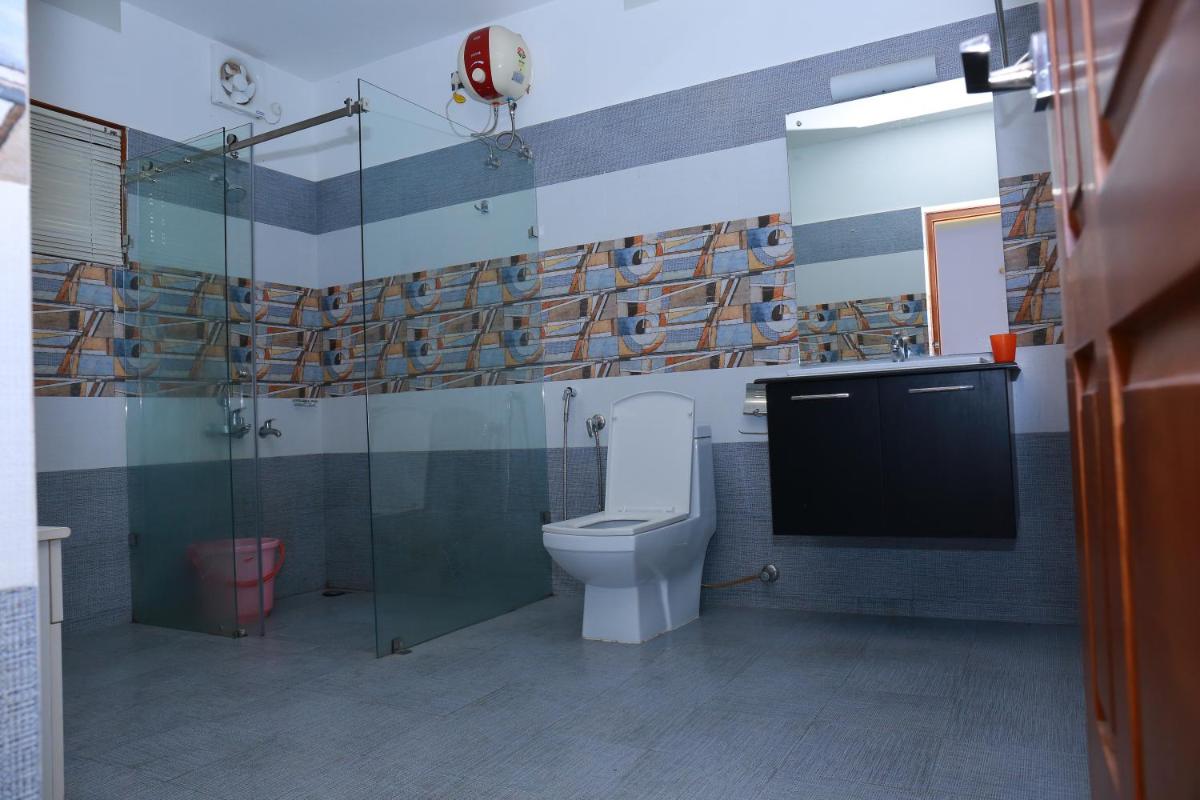 Shamrock Home Stay (5-Bedroom Bungalow) - Housity