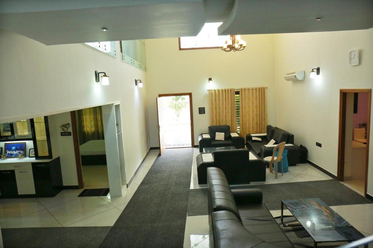 Shamrock Home Stay (5-Bedroom Bungalow) - Housity