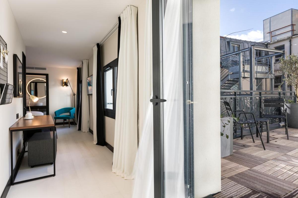 Balcon ou terrasse dans l'établissement Laz' Hotel Spa Urbain Paris