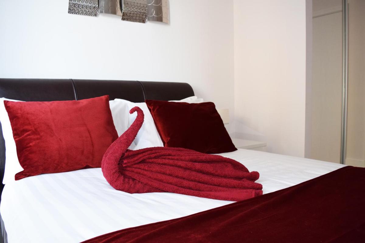 Contemporary Apartments, Balcony & Parking - Housity