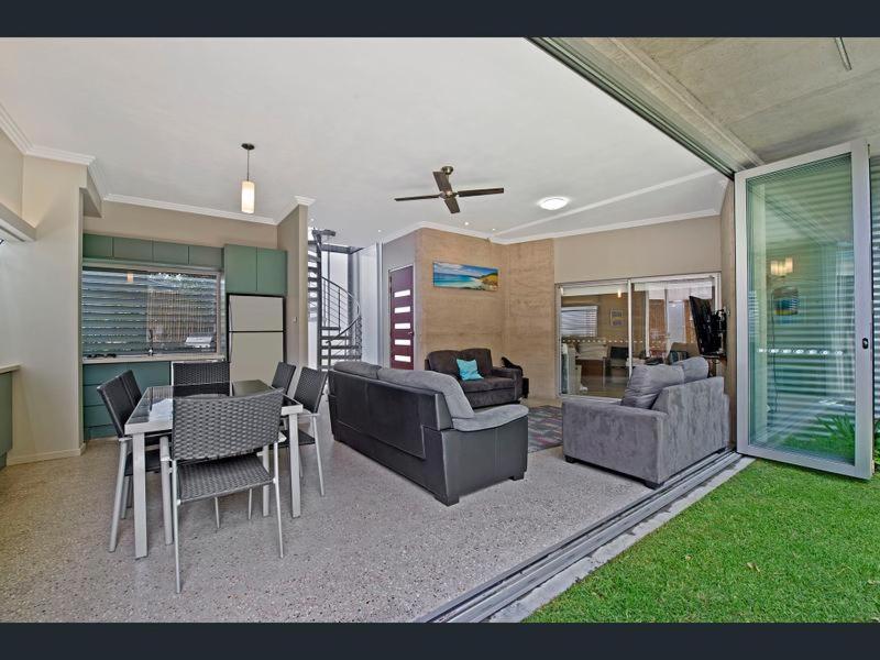 Crescent Head Spa Villa - Housity