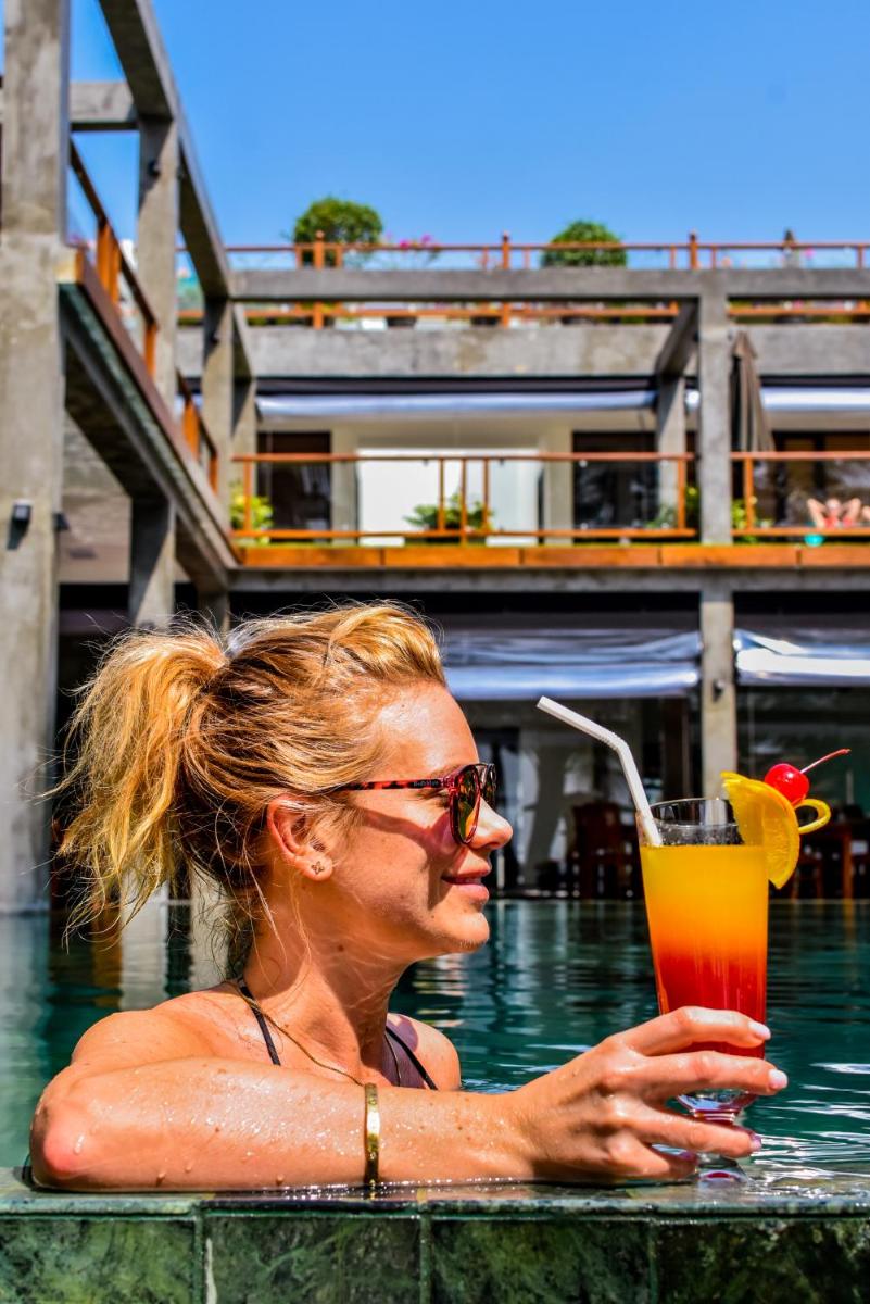Hikka Sandy Pearl Beach Resort - Hizvo