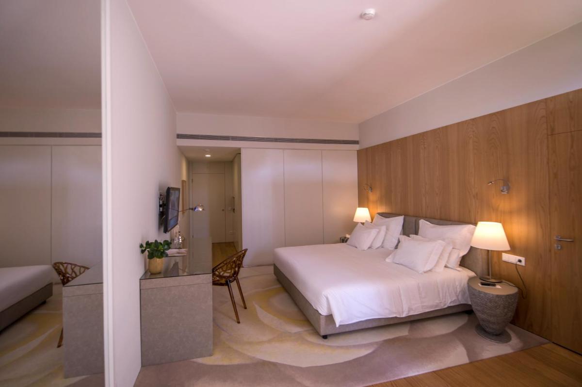Uma cama ou camas num quarto em Torre de Gomariz Wine & Spa Hotel