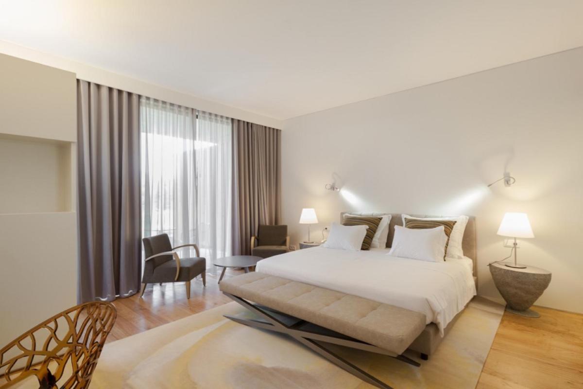 Uma cama ou camas num quarto em Torre de Gomariz Wine & Spa Hotel