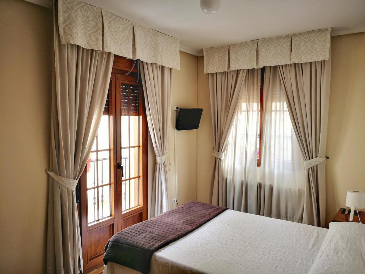 Hostal Alcántara - Housity