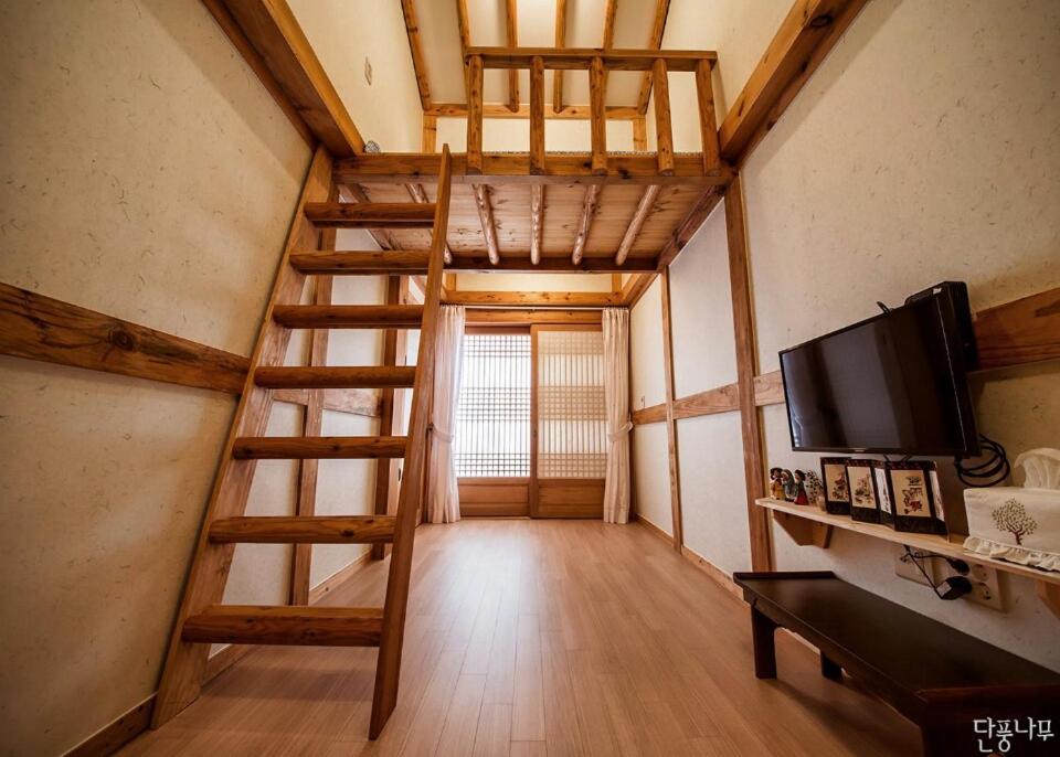 Jeongga Hanok - Housity
