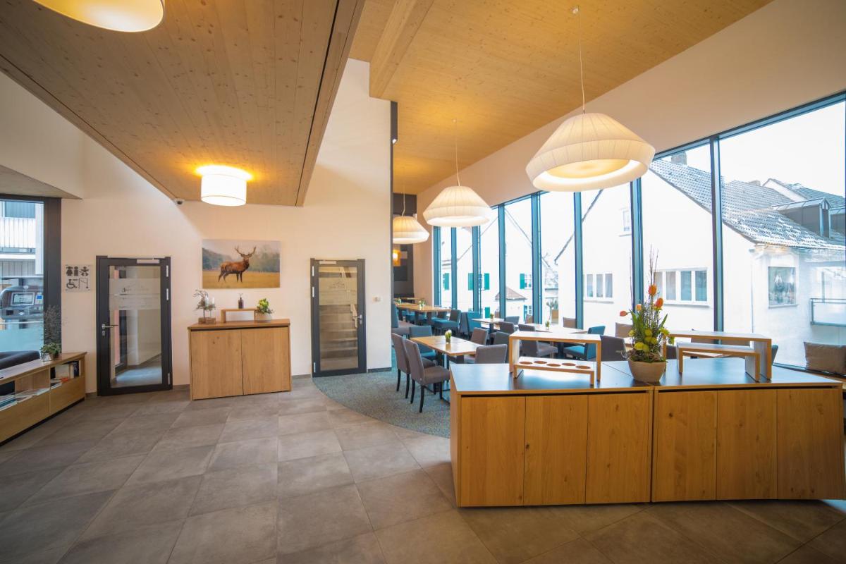 Hotel zum Hirsch - Housity