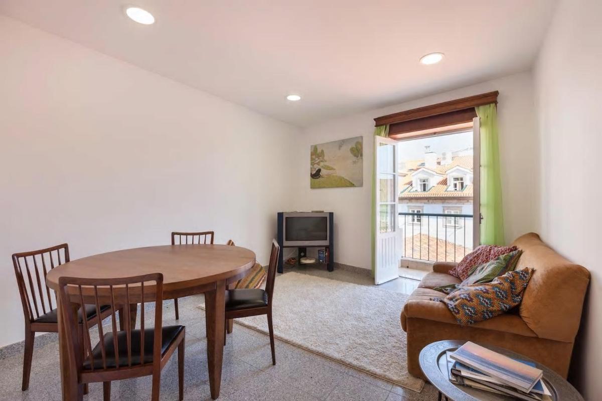 Charming Spacious House - In The Heart Of The City - Housity