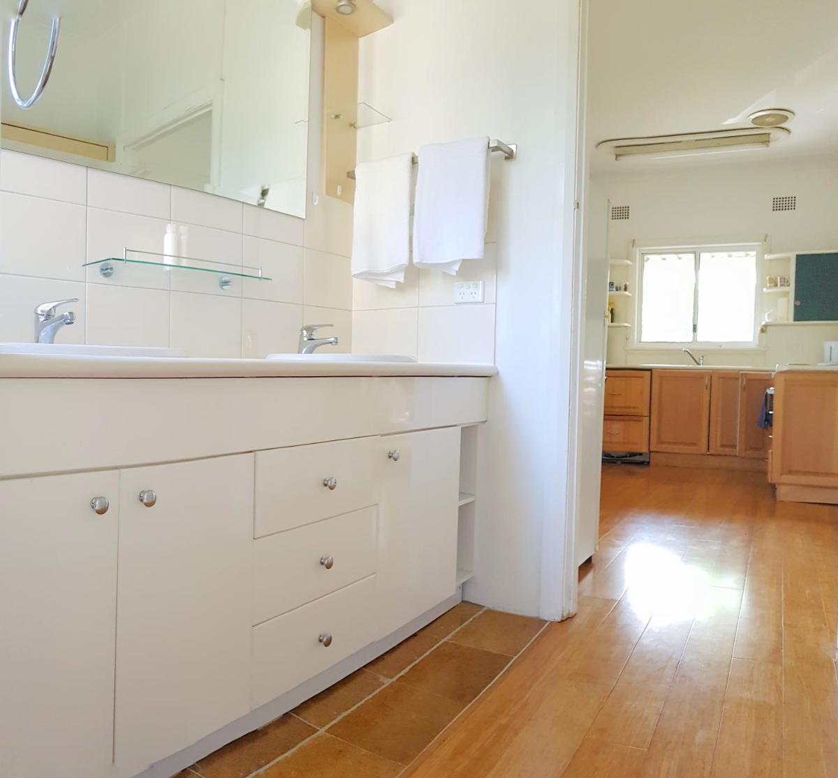 Lowest Price Clean Linen free stuff free car parking inside property W1 - Housity
