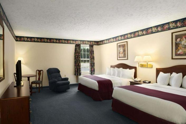 Days Inn by Wyndham Grayling - Housity