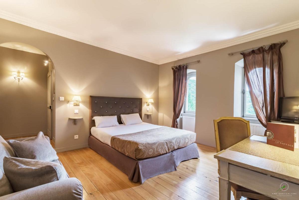 Un ou plusieurs lits dans un hébergement de l'établissement Hôtel Restaurant Spa Le Sauvage