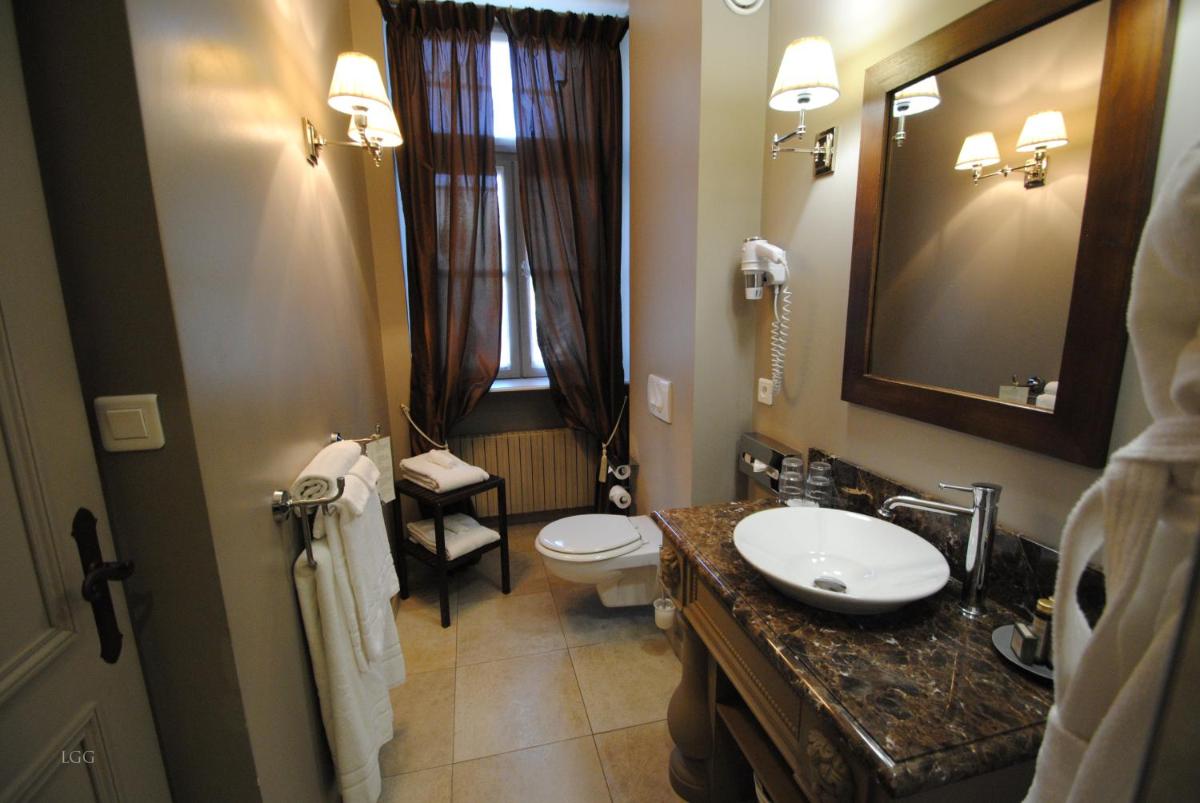 Salle de bains dans l'établissement Hôtel Restaurant Spa Le Sauvage