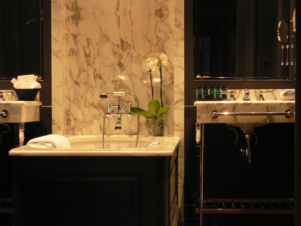 Salle de bains dans l'établissement MARQUIS Faubourg Saint-Honoré