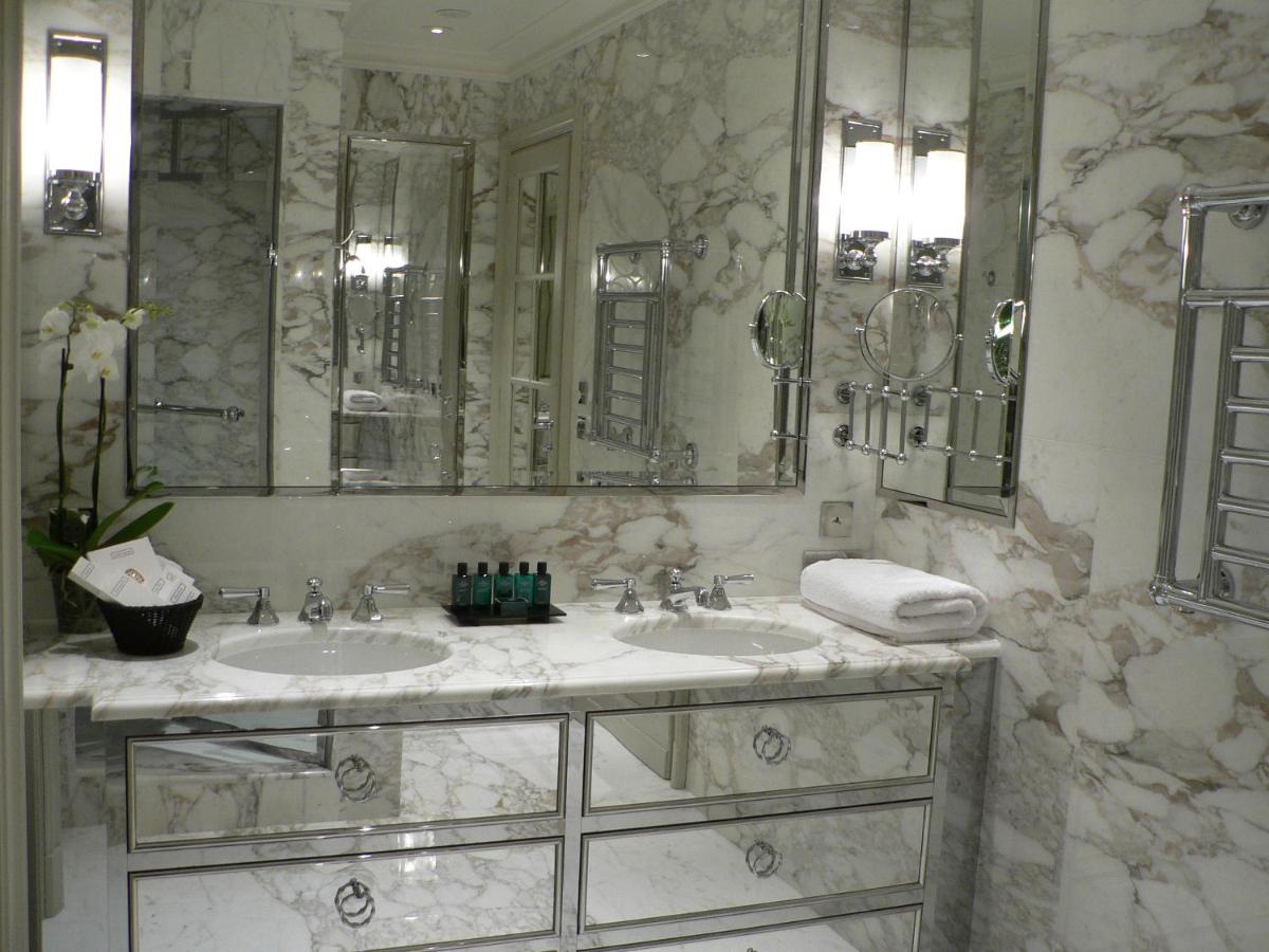 Salle de bains dans l'établissement MARQUIS Faubourg Saint-Honoré