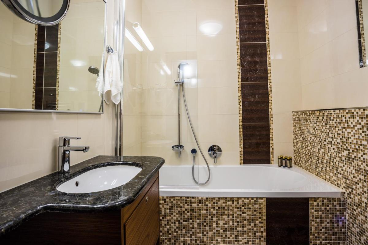 WELLNESS HOTEL LÖWE - Housity