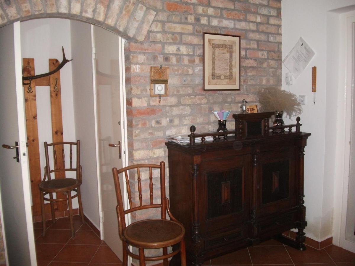 Kazsimér Vendégház - Housity