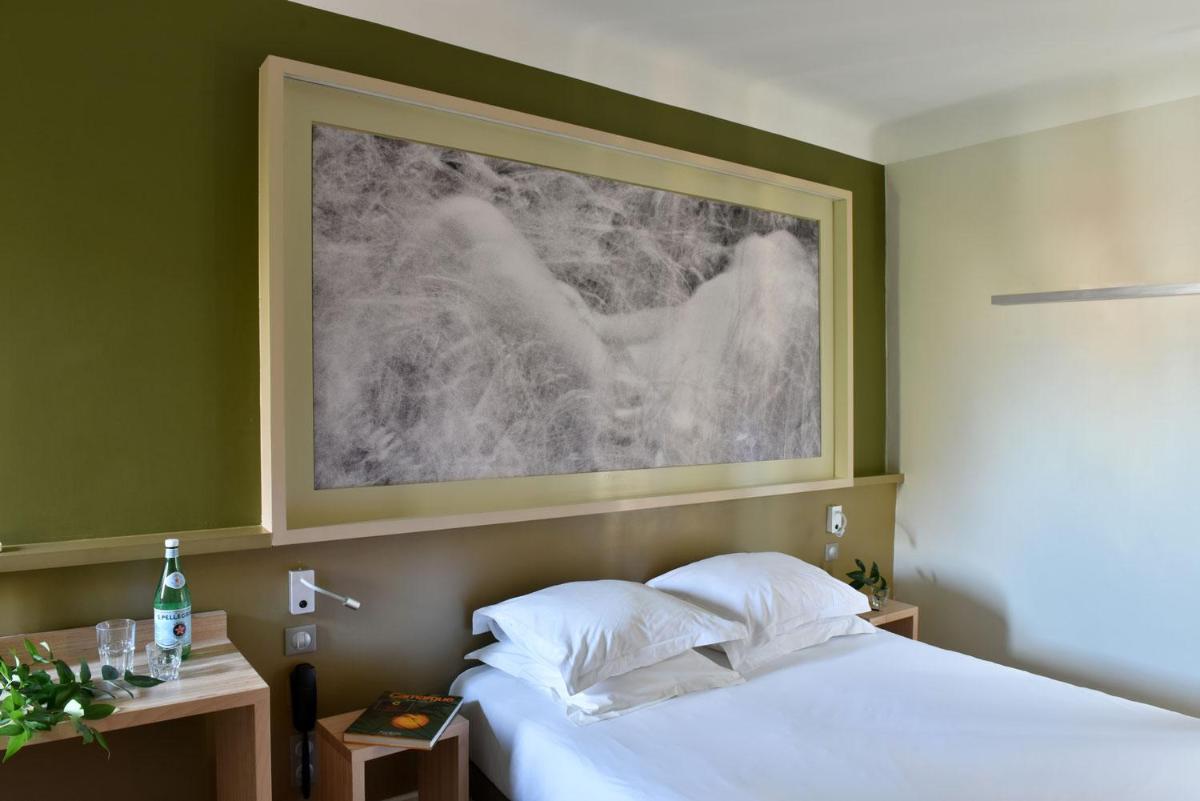 Un ou plusieurs lits dans un hébergement de l'établissement Hotel Spa Le Calendal