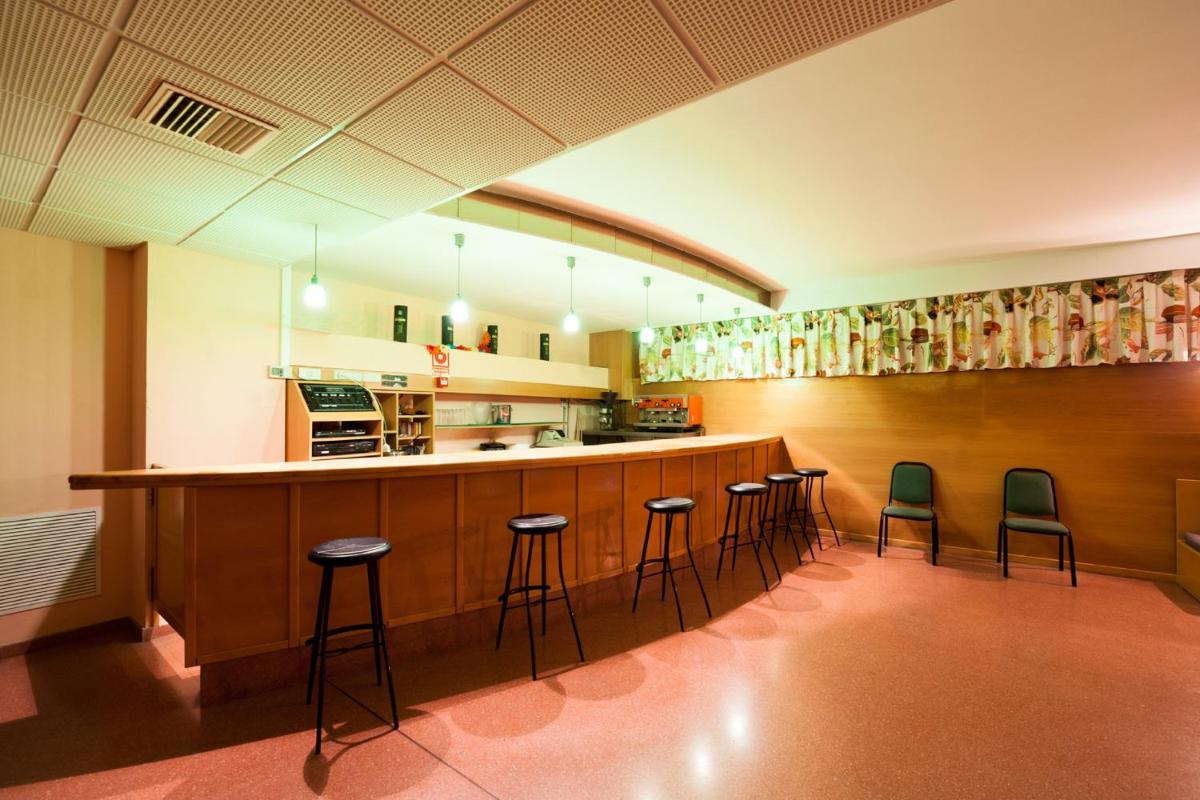 El salón o zona de bar de SOMMOS Hotel Benasque Spa