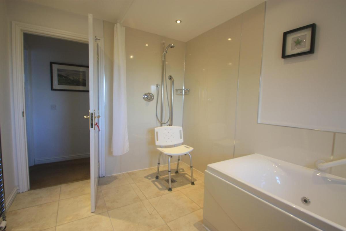 Anniston Farm Cottages - Housity