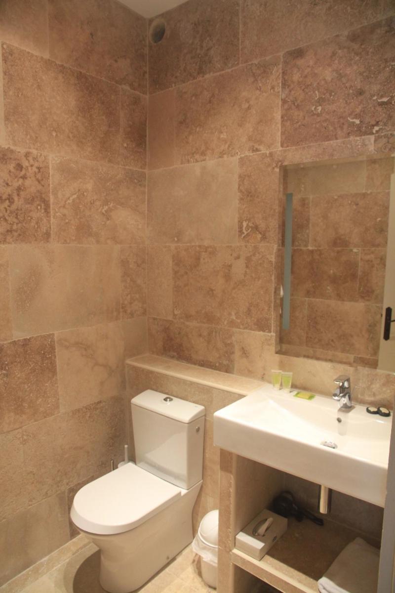 Salle de bains dans l'établissement Hotel du Soleil et Spa
