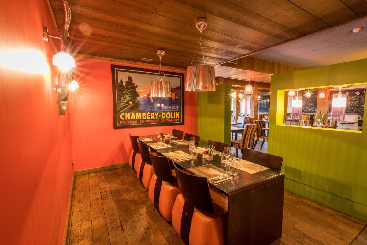 Restaurant ou autre lieu de restauration dans l'établissement La Maison Rouge