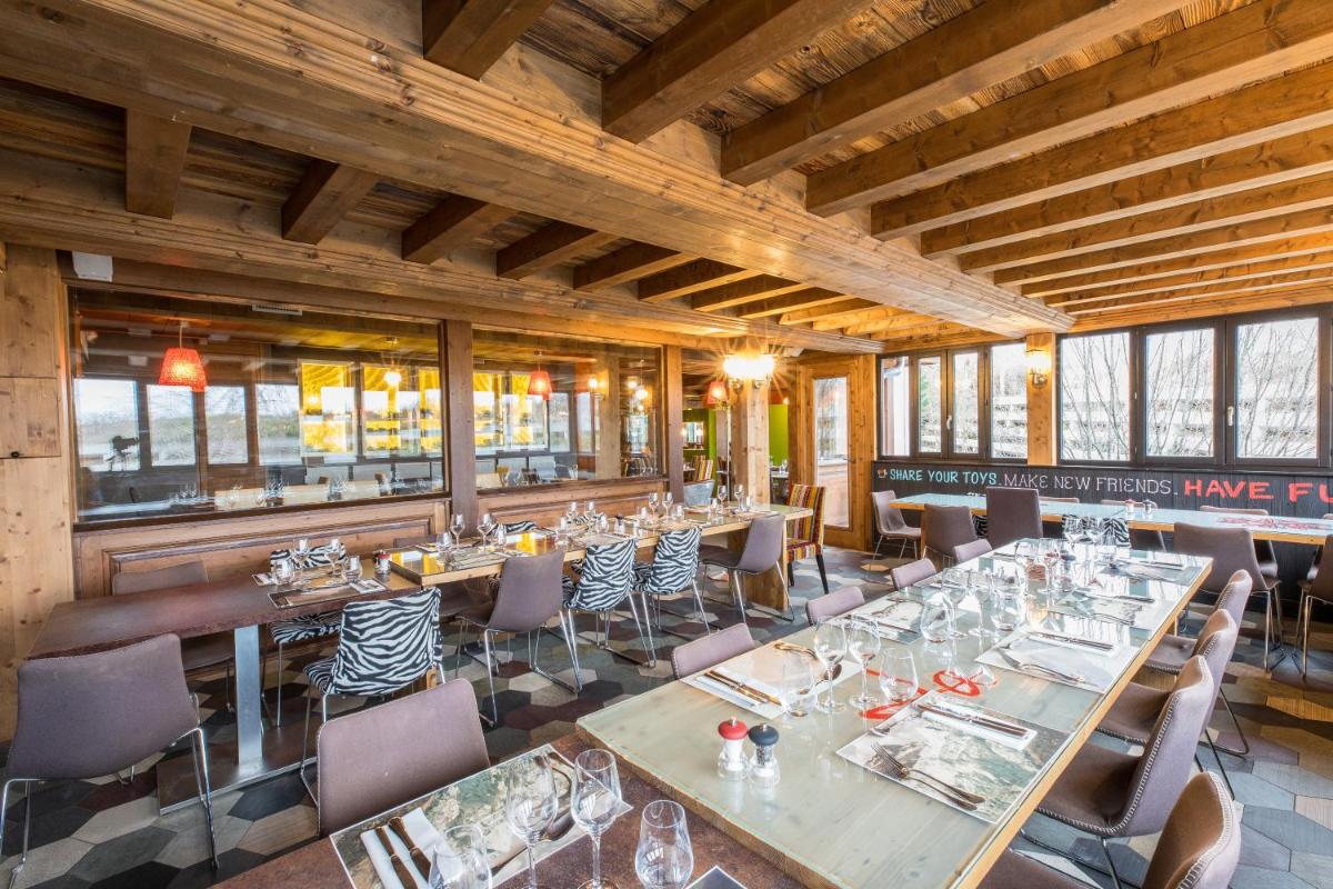 Restaurant ou autre lieu de restauration dans l'établissement La Maison Rouge