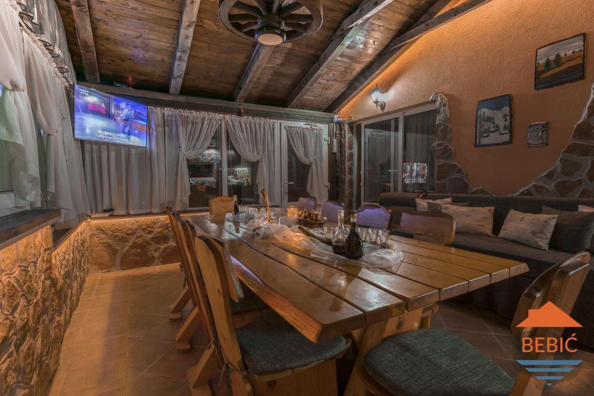 Lake House Bebi? - Housity