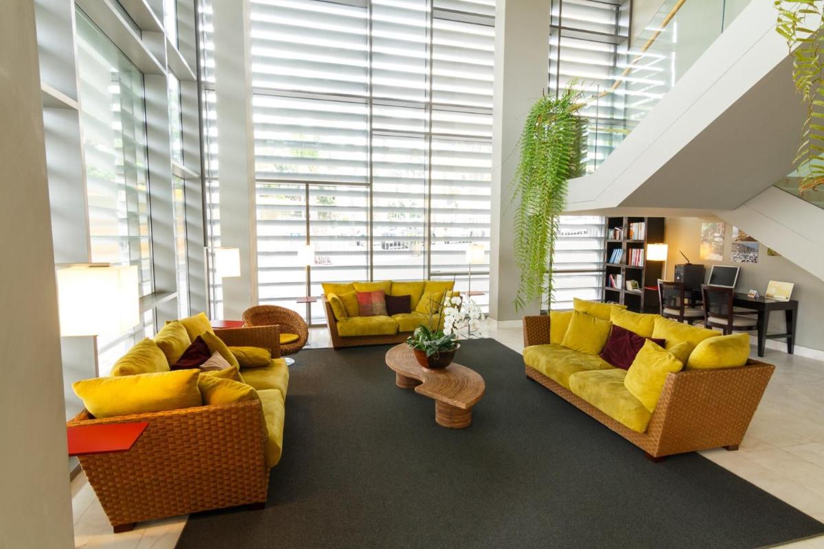 Uma área de estar em Golden Residence Hotel