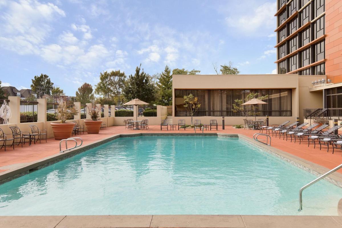 University Plaza Hotel - Housity
