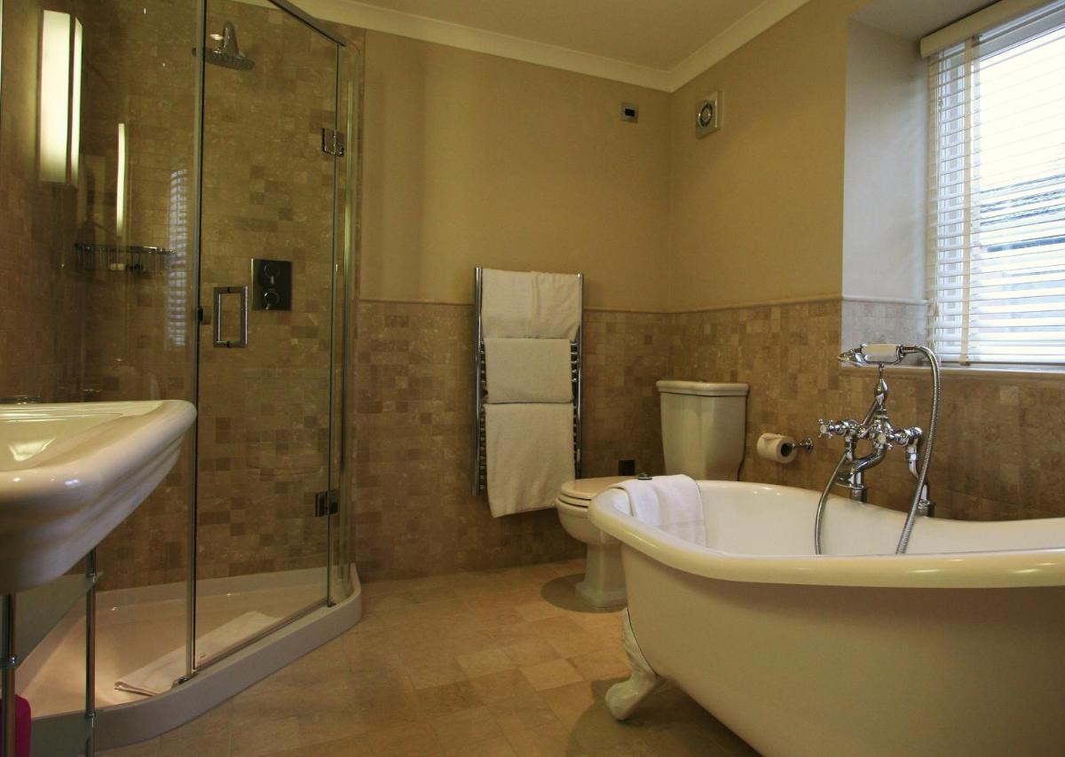 The Angel Hotel - Housity