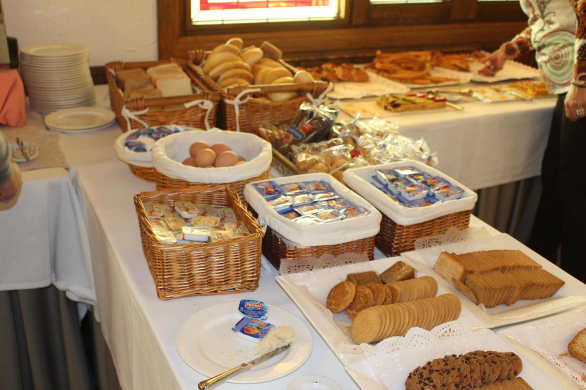 Comida en o cerca de este hotel