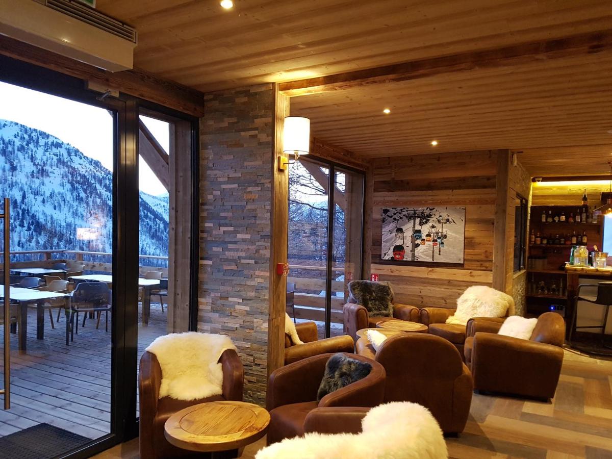 Coin salon dans l'établissement Chalet Marano Restaurant & Spa