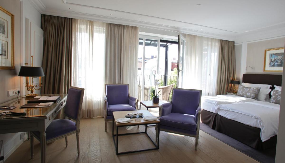 Ein Bett oder Betten in einem Zimmer der Unterkunft Hotel München Palace Ein Bett oder Betten in einem Zimmer der Unterkunft Hotel München Palace