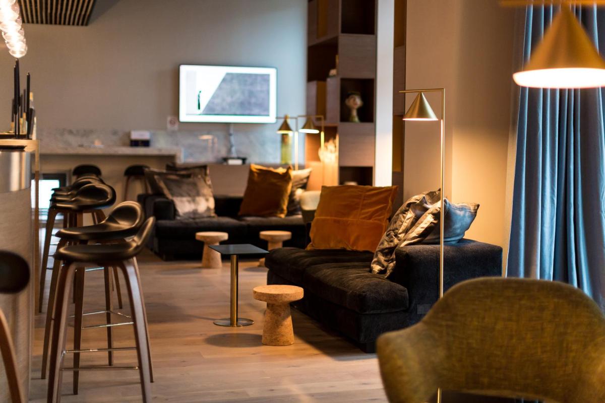 Coin salon dans l'établissement Golden Tulip Saint Malo– Le Grand Bé