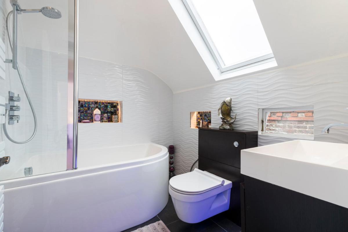 Suitetrails - ALTIDO Pleasant 2-bed flat near River Thames