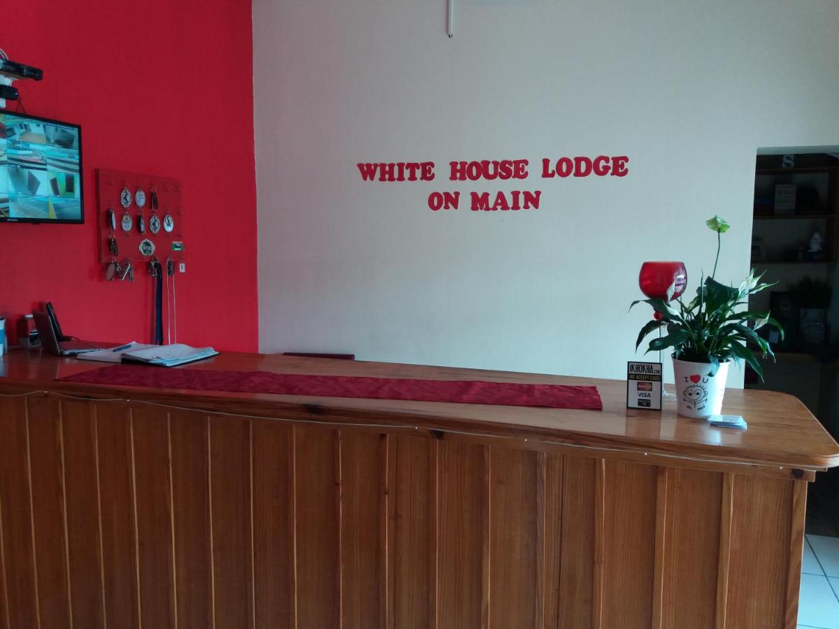 White House Lodge On Main - Housity